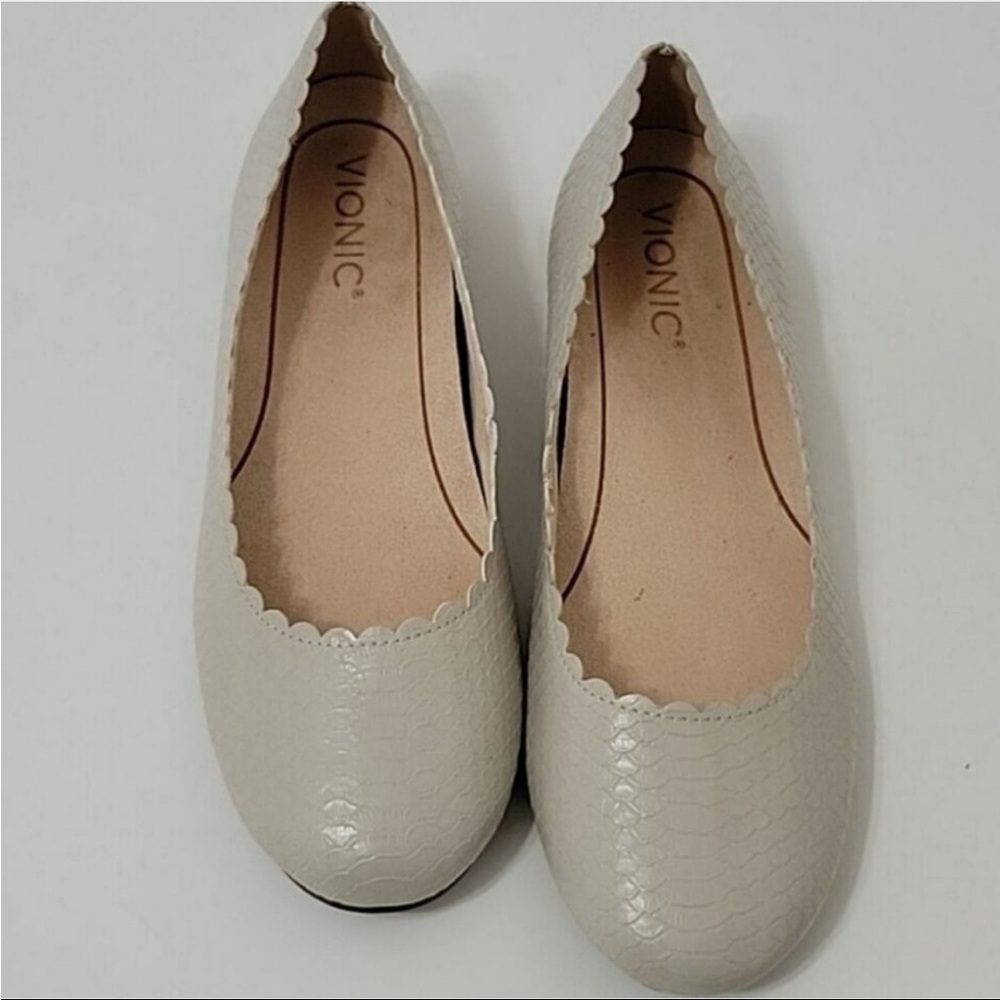 Vionic Women's Gray Textured Flats